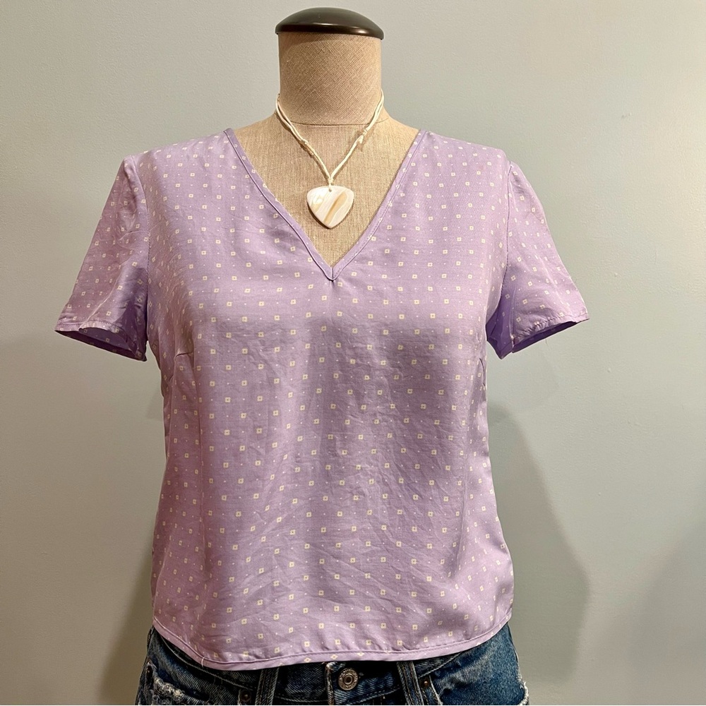 Vintage Lavender and Cream Floral V-Neck Women's Top. Size S